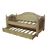 Antikes Schlafsofa im europäischen Stil für Design-Innenräume und Schlafzimmermöbel, französischer Stil, Holz-Schiebebett
