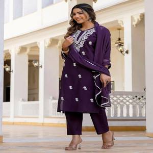 Ensemble VASTRA COTTAGE brodé jacquard Tesla Kurta Pent Vichitra Lace Dupatta violet pour femme, tenue ethnique cousue complète - Product Image 5
