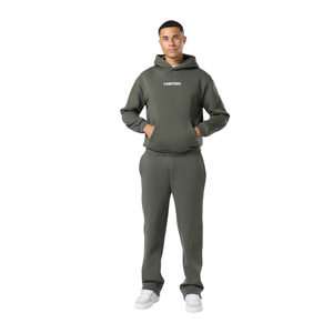 Ensemble de survêtement décontracté pour homme avec sweat à capuche, pantalon large et poche kangourou – Vente en gros, personnalisable, deux pièces - Product Image 1