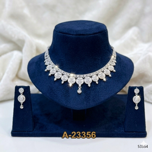 Parure de bijoux tendance en alliage de zircon plaqué or 22 carats, collier et boucles d'oreilles, idéale pour mariages, fêtes et cadeaux d'anniversaire - Product Image 6