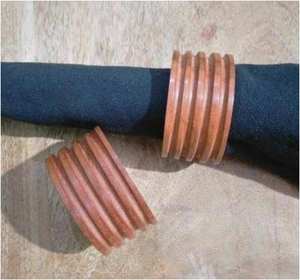 Porte-serviettes en bois côtelé fait main, support de serviettes en bois massif à multiples rainures pour hôtel, mariage et décoration de table. - Product Image 1