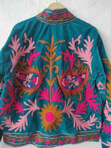 Chaqueta Bomber de Terciopelo Bordada Estilo Suzani, Hecha a Mano en India, Reversible, Ecológica, Transpirable, de Invierno, Unisex, para Mujer - Product Image 6