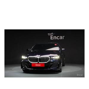 BMW Serie 5 520i M Sport 2023 con Caja de Cambios Automática, Volante a la Izquierda, Asientos de Cuero, Cámara Trasera, 25,471 km - Product Image 3