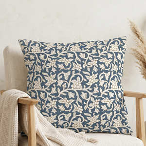 Funda de Almohada Decorativa Verde Salvia, Diseño Floral Tradicional, Cojín con Estampado de Bloques, Decoración Orgánica Moderna - Product Image 2