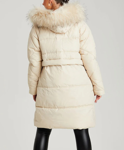 Chaqueta Larga Acolchada OEM para Mujer, Estilo Urbano, Abrigo Largo Acolchado con Capucha de Piel Sintética para Invierno - Product Image 5