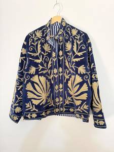 Manteau d'automne en velours bleu marine brodé Suzani, écologique et de qualité supérieure |   Veste ethnique bohème florale pour femmes |   Broderie artisanale de luxe - Product Image 1
