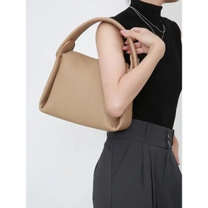 Sac à main pour filles en cuir PU, style minimaliste, sangle à chaîne détachable, fermeture à glissière, antivol, couleur beige, couleurs personnalisables - Product Image 5