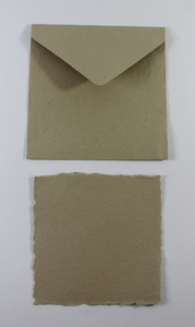 Carte personnalisée avec bordure festonnée 250 g/m², avec enveloppe assortie, papier recyclé fait main à partir de fibres de coton - Product Image 2