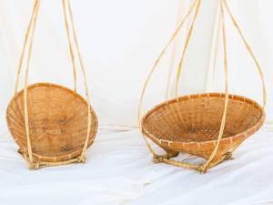 Poteau de transport indonésien avec paniers, très grand, en rotin et bambou tressé à la main, avec étrier d'épaule, style Wabi Sabi, fournisseur mondial de décorations - Product Image 4