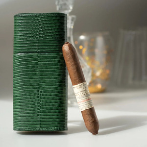 Porte-cigares en cuir de qualité supérieure avec coupe-cigares intégré, taille et couleur personnalisables, idéal pour les voyages, pour cigares de luxe - Product Image 5