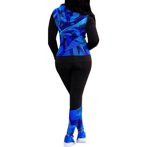 Ensemble de survêtement léger coupe-vent pour femme OEM, personnalisé, en maille, avec pantalon de survêtement ample et sweat à capuche court, extensible dans les quatre sens - Product Image 1