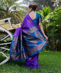 Sari de Seda Morado con Borde Azul, Traje Tradicional Indio para Bodas, para Mujer - Product Image 3
