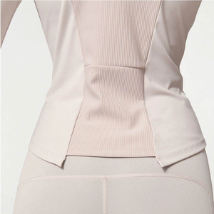 Conjunto de Yoga para Mujer de Dos Piezas, por Encima de la Rodilla, de Lona Sólida, Transpirable, de Secado Rápido, Ropa Deportiva de Diseño Moderno - Product Image 2
