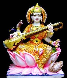 Statue de Saraswati Mata en marbre blanc fait main, colorée, assise sur un lotus avec une veena, pour la décoration de la maison et de l'école - Product Image 2