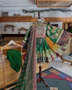 Service OEM, fabrication au Pakistan, tailles et couleurs personnalisées, robe afghane pour femmes, broderie, tenue de mariage et de fête, robes afghanes Kuchi pour femmes - Product Image 2