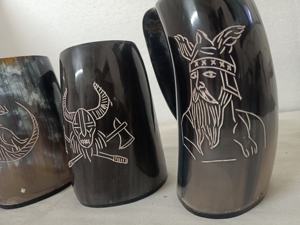 Tazas de Cuerno para Beber Hechas a Mano, Ecológicas y Grabadas Personalizadas con Patrones Vikingos y Nórdicos para Reventa por Proveedores de Mead - Product Image 4