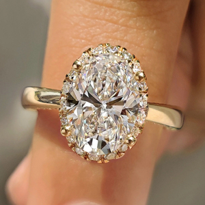 Bague de fiançailles de luxe en or massif 18 carats avec diamant taille ovale, bijoux fins classiques pour femmes - Product Image 1