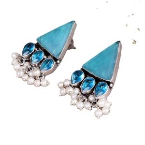 Pendientes Colgantes Triangulares Étnicos Bohemios de Latón Oxidado Plateado Vintage con Piedras de Topacio Azul y Perlas para Mujer - Product Image 1