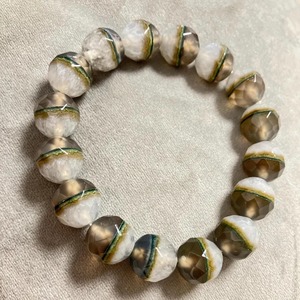 Bracelet en résine époxy fait main, design artistique magnifique, bijou en résine unique, parfait pour les accessoires de mode et les cadeaux élégants - Product Image 5