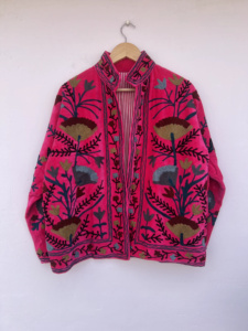 Veste courte réversible en velours Suzani, rembourrée en coton, brodée à la main, style bohème vintage, taille unique, vêtements ethniques multicolores, prix de gros - Product Image 2