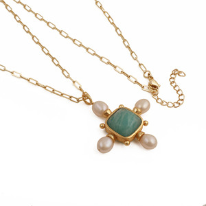 Collier pendentif en amazonite plaqué or - Collier ajustable avec croix en perle d'eau douce, bijoux pour elle - Product Image 2