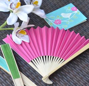 Abanico de papel plegable con mango de bambú, abanicos plegables hechos a mano, recuerdos para bodas y eventos. - Product Image 2