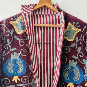 Chaqueta de algodón Suzani hecha a mano en India, chaqueta corta bordada a mano, abrigo unisex, chaqueta corta Suzani hecha a mano - Product Image 3
