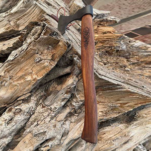 Hache viking authentique de style industriel, inspirée de l'Europe nordique, tête en acier au carbone, manche en bois, décorative et historique - Product Image 1