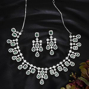 Ensemble collier et boucles d'oreilles en alliage plaqué argent avec cristaux de strass taille émeraude, design goutte d'eau, bijoux de mariage classiques pour femmes - Product Image 4