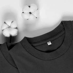Camiseta Negra para Hombre con Estampado Clásico de Videojuegos, Diseño de Personajes, Manga Corta, Cuello Redondo, Corte Regular - Product Image 3