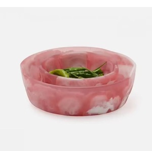 Bol en silicone fait main, design marbré rose, plat de service moderne pour la présentation des aliments, idéal pour offrir - Product Image 1