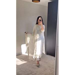 ชุดเครื่องแต่งกายปาร์ตี้ของผู้หญิงดีไซน์เนอร์พร้อมเสื้อแฟนซีและ dupatta sharara ดูหรูหรา - Product Image 2