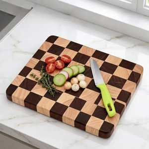 Planche à découper Belladec en bois d'acacia massif avec motif damier, antidérapante, écologique et compatible lave-vaisselle (1,5 cm) - Product Image 3