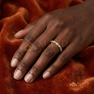 แหวนเพชรทองคำ 18K สุดหรู | แหวนแต่งงานเพชรเพาะเลี้ยงจาก Infinity Lab | แหวนมอสซาไนต์สำหรับวันครบรอบ |   เครื่องประดับอัญมณีสั่งทำพิเศษ - Product Image 3