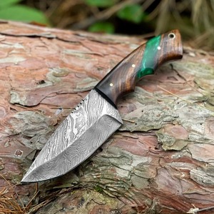 Couteau de chasse artisanal sur mesure en acier Damas, manche bois et résine, lame droite pointe clip, 9 pouces de longueur totale, couteau de camping en cuir - Product Image 1