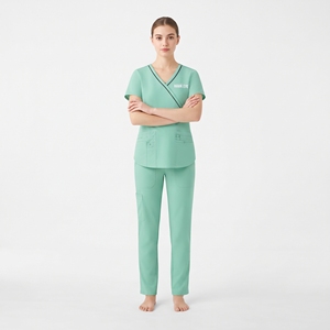 Conjunto de Uniforme Médico para Mujer Hawk Eye, Color Verde, Top de Manga Corta y Pantalones con Bolsillos, Tela de Poliéster Tejido - Product Image 4