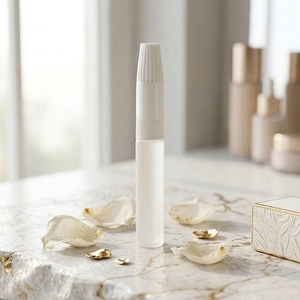 Colle à ongles de précision 2g Formule UV légère Étiquette privée personnalisée OEM/ODM Ciment pour faux ongles - Product Image 1