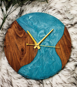 Horloge murale contemporaine en bois et résine époxy, finition polie lisse de luxe, idéale pour un cadeau et la décoration intérieure - Product Image 6