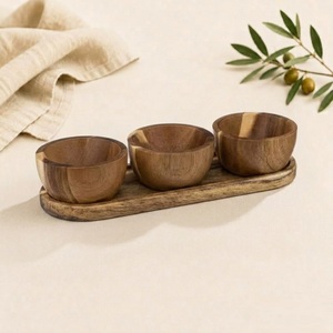 Ensemble de bols à condiments en bois d'acacia faits à la main avec plateau allongé, vaisselle écologique pour apéritifs, sauces et collations - Product Image 4