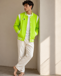 เสื้อแจ็คเก็ตแฟชั่นสไตล์วาร์ซิตี้สำหรับผู้ชาย ออกแบบมาเพื่อความสบายตลอดวัน พร้อมดีเทลสปอร์ตและโครงสร้างที่ทนทาน เหมาะสำหรับการแต่งกายทันสมัยในชีวิตประจำวัน - Product Image 5