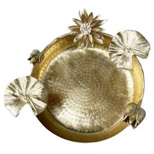 Bol en métal fait main au design traditionnel de fleur de lotus, finition polie, design oriental pour la décoration d'occasions de mariage - Product Image 1
