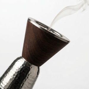 Quemador de incienso de madera artesanal con caligrafía árabe intrincada, quemador de bakhoor de madera de teca de lujo y Mubkhar hexagonal en venta - Product Image 2