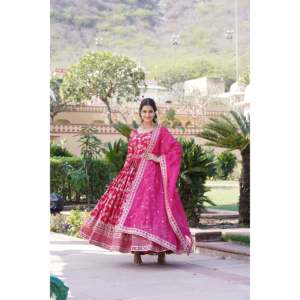 Ensemble de robe en viscose jacquard pour femmes avec dupatta en soie russe - Product Image 3