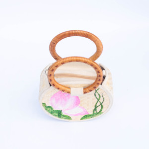 Sac rond tissé à la main en forme de feuille avec motif de lotus rose – Accessoire artisanal haut de gamme - Product Image 3