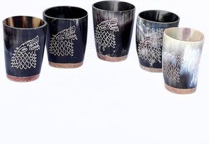 Coupe à boire viking artisanale en corne naturelle, mug médiéval, cadeau rustique, articles de bar pour la vente au détail et en gros à prix abordables - Product Image 3