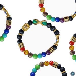 Pulsera de Piedras Preciosas Talladas a Mano con la Pirámide del Shree Yantra, Siete Chakras, Mano de Hamsa y Garra del Destino, para Sanación de Chakras - Product Image 1
