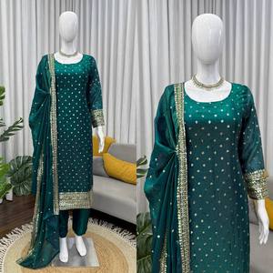 Ensemble haut de gamme en soie fantaisie lourde avec broderie complexe de fils et de sequins, style dupatta - Product Image 2