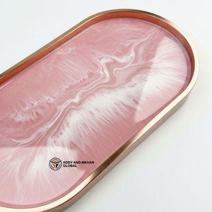 Plateau en résine rose de qualité supérieure avec motif marbré et bord doré |   Plateau ovale - Product Image 3