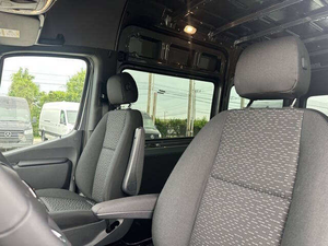 Mercedes-Benz Sprinter 3500XD 2023 Certifié, Propre et en Bon État, Midwest Automotive Design Luxe Cruiser AWD Diesel, Conduite à Gauche - Product Image 2