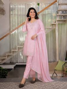 Ensemble Salwar traditionnel en soie crêpe rose épaisse avec broderie artisanale Farshi Salwar et Dupatta Moti, séchage rapide, toutes saisons - Product Image 1